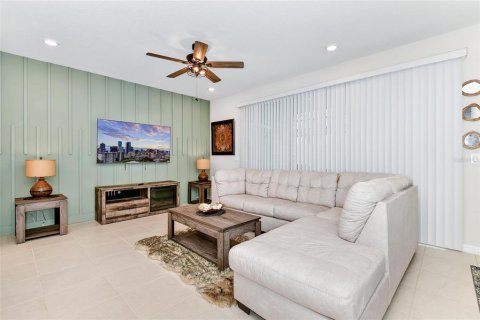Townhouse in Davenport, Florida 5 bedrooms, 218.78 sq.m. № 2094393 - photo 7