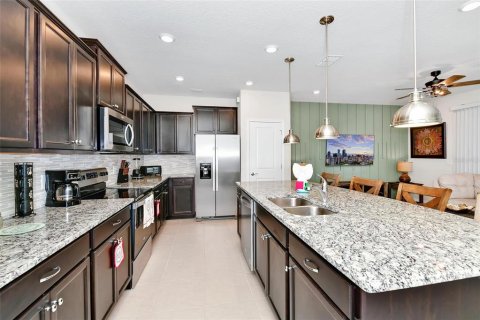Townhouse in Davenport, Florida 5 bedrooms, 218.78 sq.m. № 2094393 - photo 14