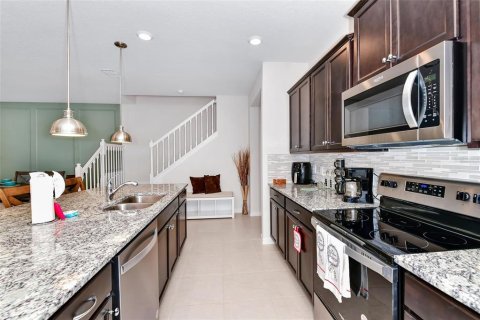 Townhouse in Davenport, Florida 5 bedrooms, 218.78 sq.m. № 2094393 - photo 13