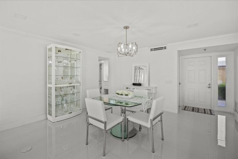 Copropriété à vendre à Palm Beach Gardens, Floride: 2 chambres, 131.18 m2 № 2397158 - photo 9