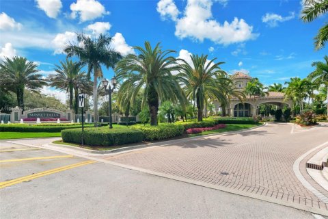 Villa ou maison à louer à Miramar, Floride: 5 chambres, 257.43 m2 № 1933446 - photo 9