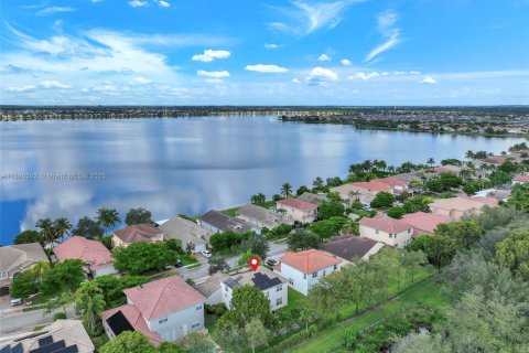 Villa ou maison à louer à Miramar, Floride: 5 chambres, 257.43 m2 № 1933446 - photo 1