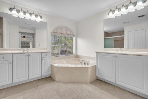 Villa ou maison à louer à Miramar, Floride: 5 chambres, 257.43 m2 № 1933446 - photo 23