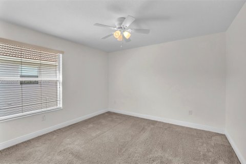 Villa ou maison à louer à Miramar, Floride: 5 chambres, 257.43 m2 № 1933446 - photo 17