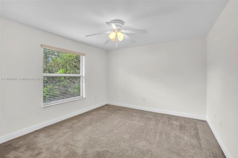 Villa ou maison à louer à Miramar, Floride: 5 chambres, 257.43 m2 № 1933446 - photo 19