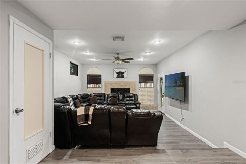 House in Tampa, Florida 4 bedrooms, 232.81 sq.m. № 2236604 - photo 25