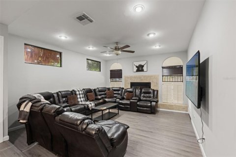 House in Tampa, Florida 4 bedrooms, 232.81 sq.m. № 2236604 - photo 24
