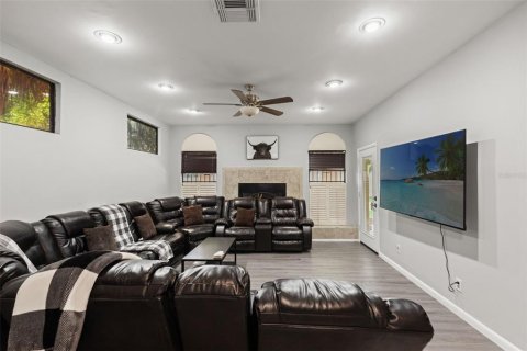 House in Tampa, Florida 4 bedrooms, 232.81 sq.m. № 2236604 - photo 23