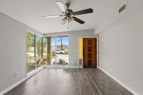 House in Tampa, Florida 4 bedrooms, 232.81 sq.m. № 2236604 - photo 3