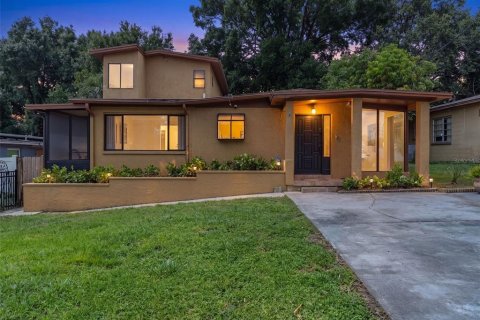 House in Tampa, Florida 4 bedrooms, 232.81 sq.m. № 2236604