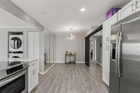 House in Tampa, Florida 4 bedrooms, 232.81 sq.m. № 2236604 - photo 7