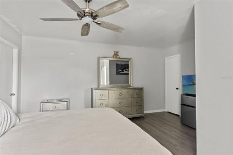 House in Tampa, Florida 4 bedrooms, 232.81 sq.m. № 2236604 - photo 29
