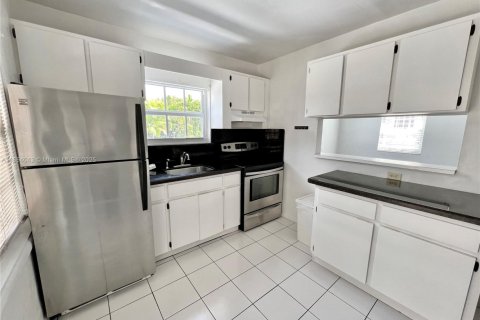 Appartement à louer à Coral Gables, Floride: 1 chambre, 284.28 m2 № 1872322 - photo 3