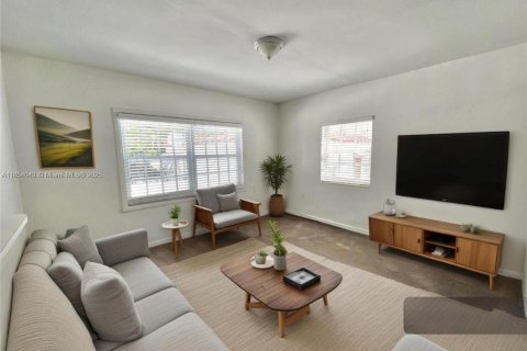 Appartement à louer à Coral Gables, Floride: 1 chambre, 284.28 m2 № 1872322 - photo 4