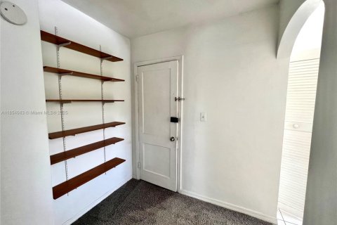 Appartement à louer à Coral Gables, Floride: 1 chambre, 284.28 m2 № 1872322 - photo 9