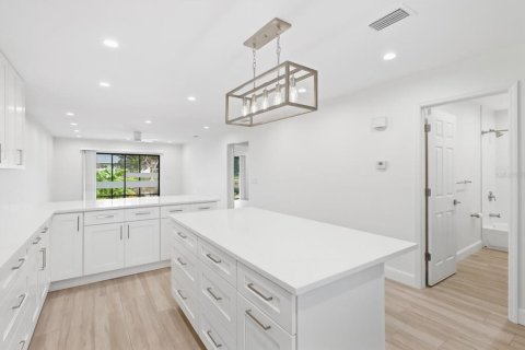 Villa ou maison à louer à Homosassa, Floride: 2 chambres, 112.32 m2 № 2386559 - photo 11