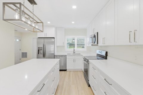 Villa ou maison à louer à Homosassa, Floride: 2 chambres, 112.32 m2 № 2386559 - photo 9