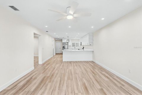 Villa ou maison à louer à Homosassa, Floride: 2 chambres, 112.32 m2 № 2386559 - photo 15