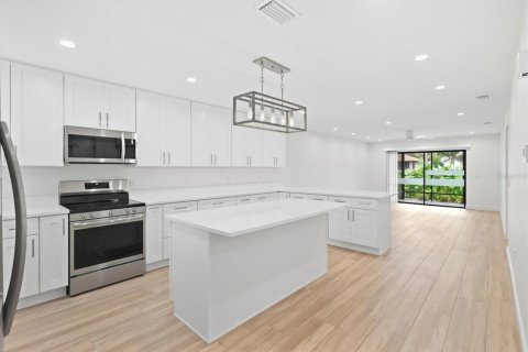 Villa ou maison à louer à Homosassa, Floride: 2 chambres, 112.32 m2 № 2386559 - photo 7
