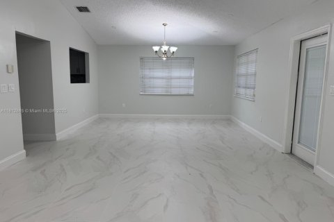 House in Hollywood, Florida 4 bedrooms, 192.31 sq.m. № 1762775 - photo 6