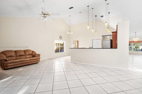 Casa en venta en Pembroke Pines, Florida, 4 dormitorios, 263.75 m2 № 1968730 - foto 20