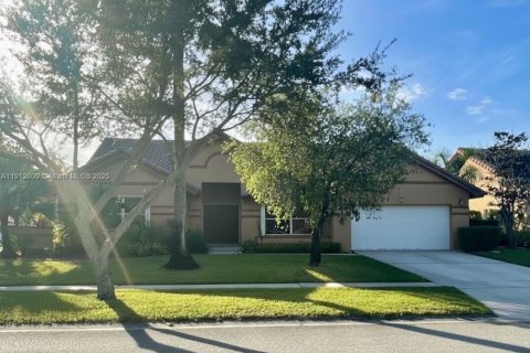 Casa en Pembroke Pines, Florida 4 dormitorios, 263.75 m2 № 1968730