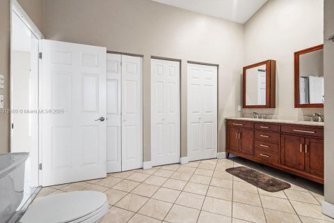 Casa en venta en Pembroke Pines, Florida, 4 dormitorios, 263.75 m2 № 1968730 - foto 11