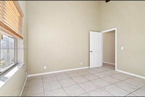 Casa en venta en Pembroke Pines, Florida, 4 dormitorios, 263.75 m2 № 1968730 - foto 27