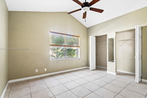 Casa en venta en Pembroke Pines, Florida, 4 dormitorios, 263.75 m2 № 1968730 - foto 28