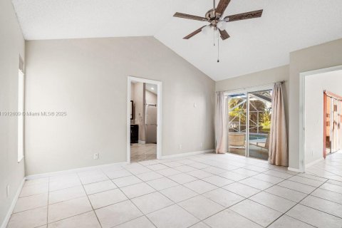 Casa en venta en Pembroke Pines, Florida, 4 dormitorios, 263.75 m2 № 1968730 - foto 9