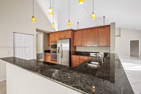 Casa en venta en Pembroke Pines, Florida, 4 dormitorios, 263.75 m2 № 1968730 - foto 15