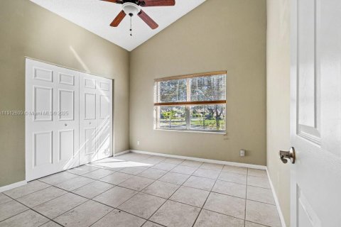 Casa en venta en Pembroke Pines, Florida, 4 dormitorios, 263.75 m2 № 1968730 - foto 29