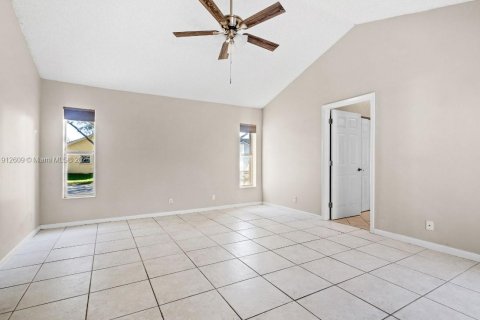 Casa en venta en Pembroke Pines, Florida, 4 dormitorios, 263.75 m2 № 1968730 - foto 8