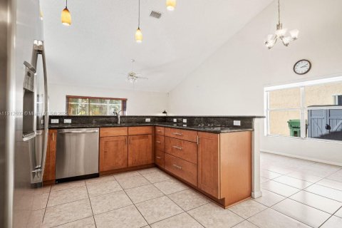 Casa en venta en Pembroke Pines, Florida, 4 dormitorios, 263.75 m2 № 1968730 - foto 16