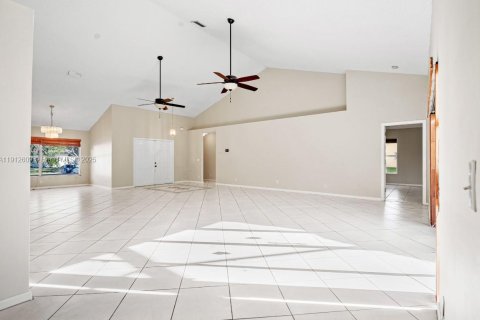 Casa en venta en Pembroke Pines, Florida, 4 dormitorios, 263.75 m2 № 1968730 - foto 7