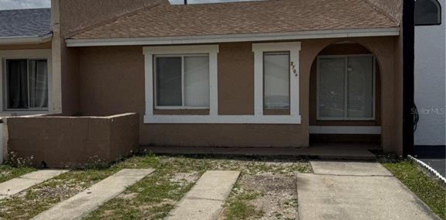 House in Orlando, Florida 2 bedrooms, 85.66 sq.m. № 2111723