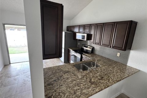House in Orlando, Florida 2 bedrooms, 85.66 sq.m. № 2111723 - photo 2