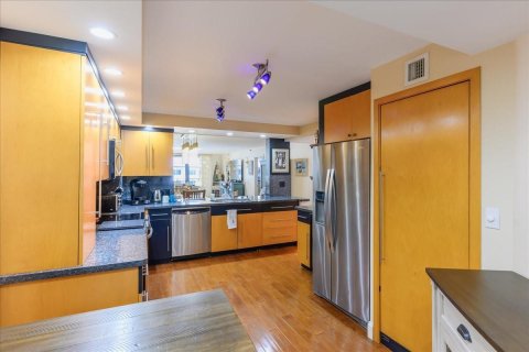 Condo in Hillsboro Beach, Florida, 2 bedrooms № 2082294 - photo 10