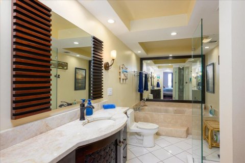 Condo in Hillsboro Beach, Florida, 2 bedrooms № 2082294 - photo 13