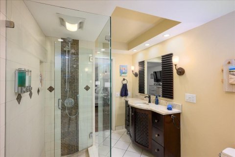 Condo in Hillsboro Beach, Florida, 2 bedrooms № 2082294 - photo 14