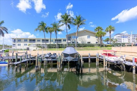 Condo in Hillsboro Beach, Florida, 2 bedrooms № 2082294 - photo 22