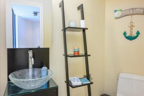 Condo in Hillsboro Beach, Florida, 2 bedrooms № 2082294 - photo 17