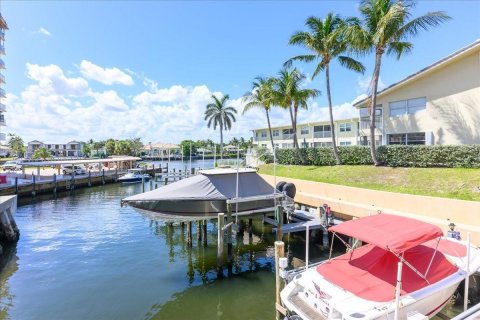 Condo in Hillsboro Beach, Florida, 2 bedrooms № 2082294 - photo 21
