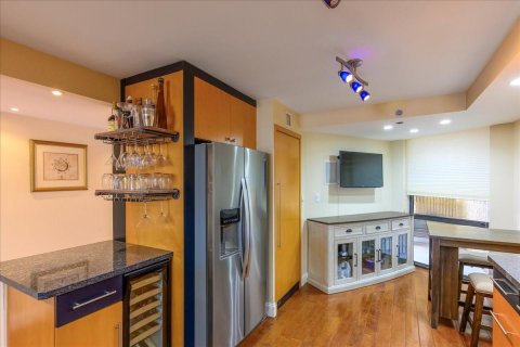 Condo in Hillsboro Beach, Florida, 2 bedrooms № 2082294 - photo 9