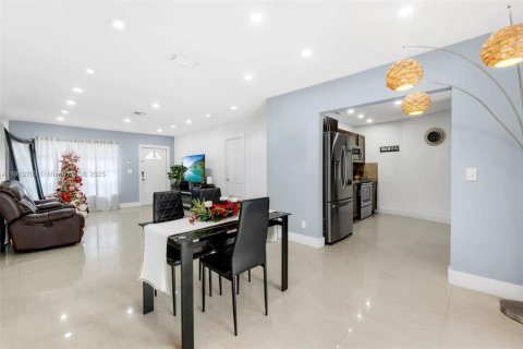 Casa en venta en Hollywood, Florida, 3 dormitorios, 150.5 m2 № 1969803 - foto 6