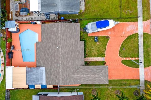 Casa en venta en Hollywood, Florida, 3 dormitorios, 150.5 m2 № 1969803 - foto 2