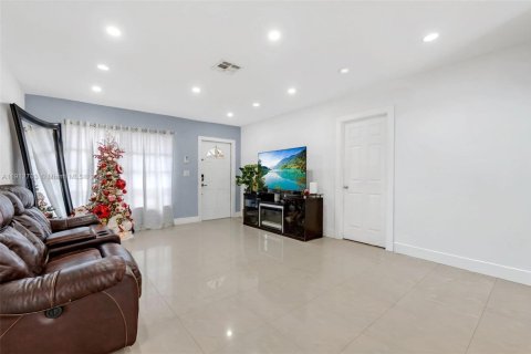 Casa en venta en Hollywood, Florida, 3 dormitorios, 150.5 m2 № 1969803 - foto 9