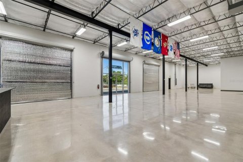 Immobilier commercial à louer à Dade City, Floride № 2166711 - photo 9