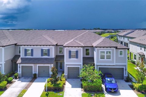 House in Wesley Chapel, Florida 3 bedrooms, 163.51 sq.m. № 1885848 - photo 2