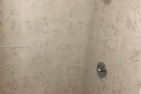 Commercial property in Hialeah, Florida 1 bedroom, 91.14 sq.m. № 1995596 - photo 10